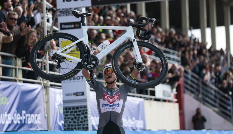 sprintcyclingagency 9019101 1 originali 2 790x454