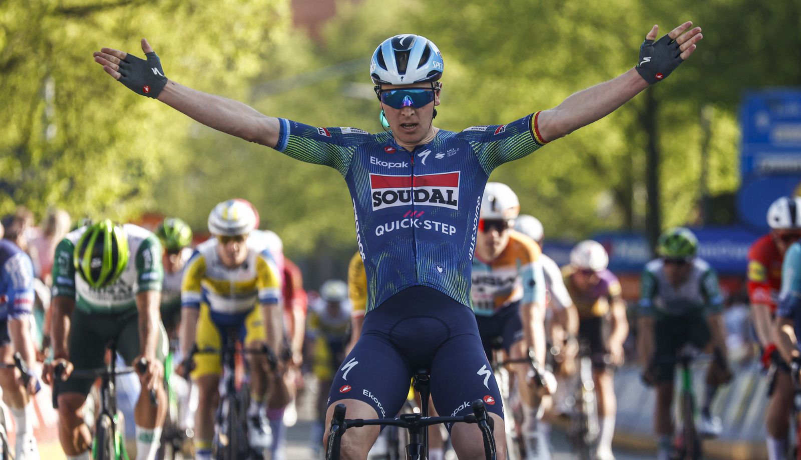 Tim  Merlier, sin rival en el sprint del Tour de Limburgo