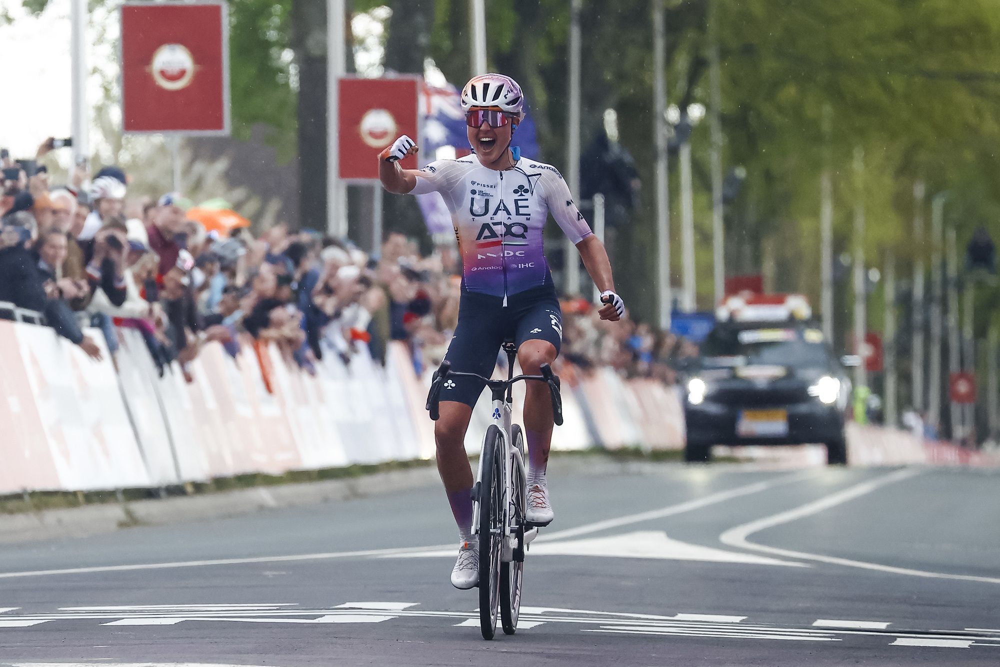 Paula Blasi toca el cielo en la Amstel Gold Race, triunfo histórico en el ciclismo femenino español