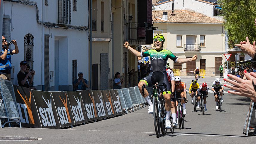 Izaro Etxarri se lleva la victoria en la Cursa Ciclista Femenina Ombria del Benicadell
