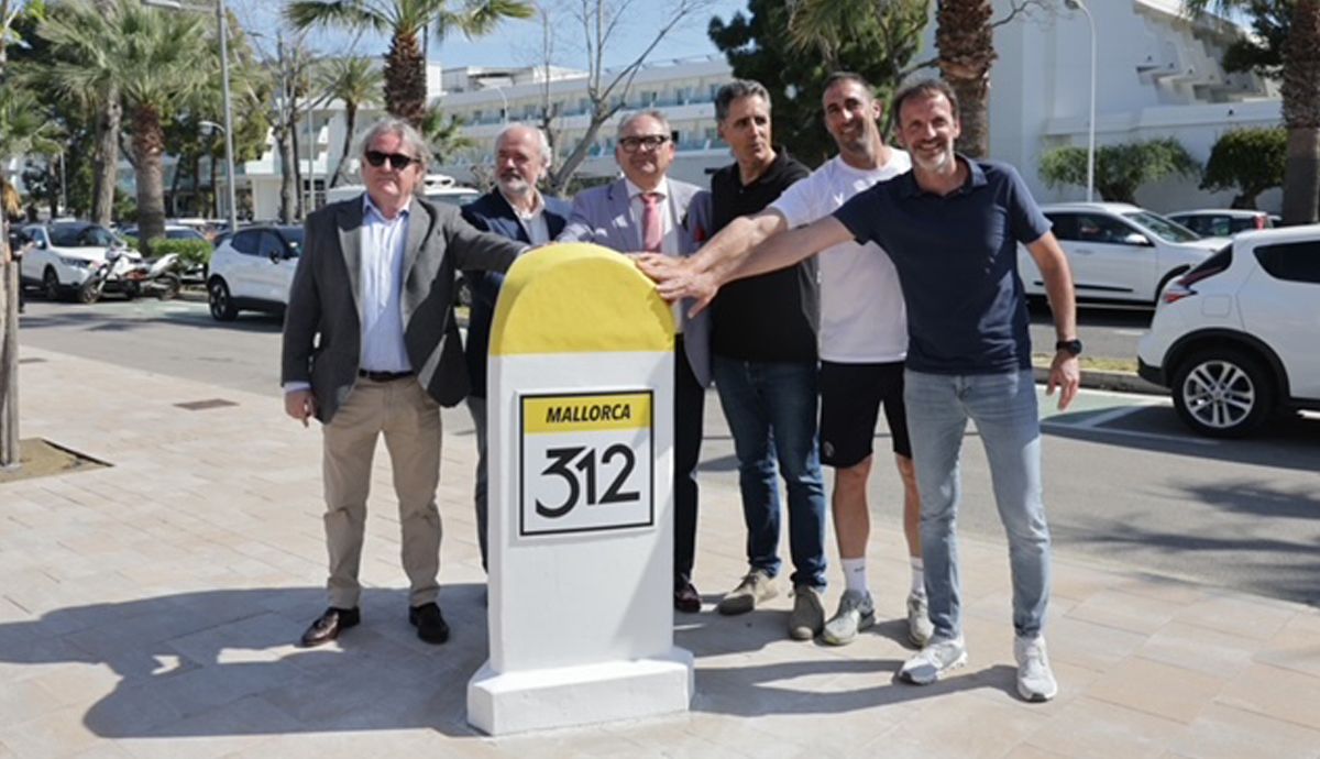 Mallorca 312 OK Mobility inaugura el hito permanente de su recorrido en Playa de Muro