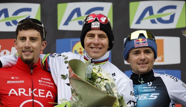 podio Flecha Valona 2025