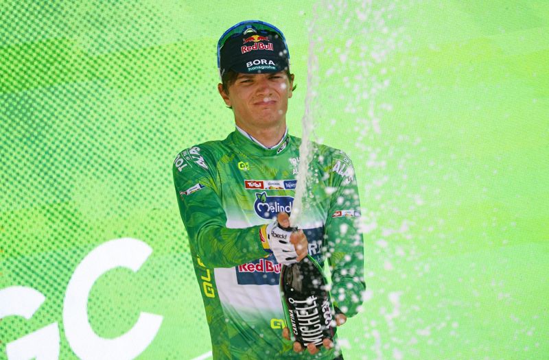 Pellizzari, nuevo líder del Tour de los Alpes