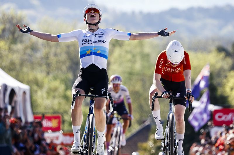 Victoria de Demi Vollering en la Flecha Valona