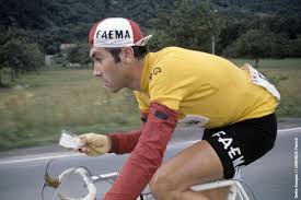 Eddy Merckx con el maillot de líder del Tour de Francia
