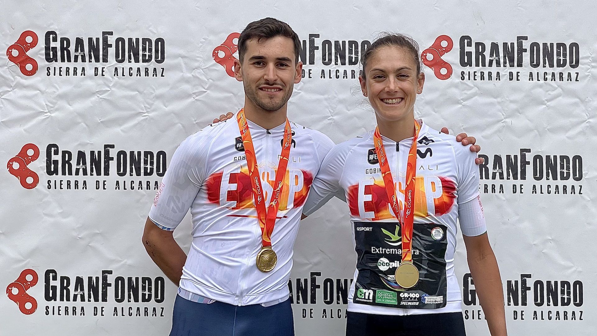 Alberto Barroso y Natalia Fischer, campeones de España absolutos de gravel 2026