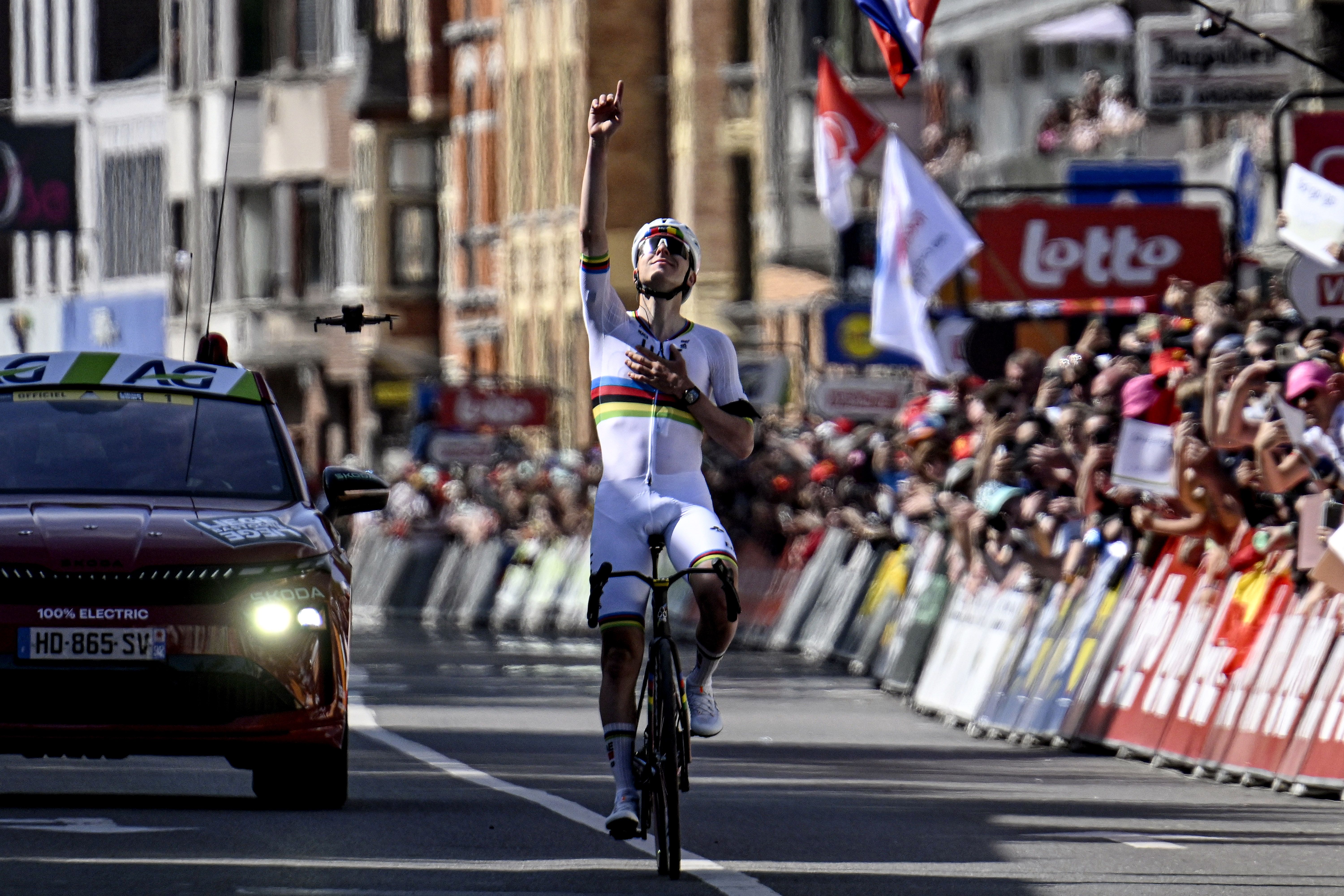 Tadej Pogacar impone su realidad en la Lieja - Bastoña - Lieja y firma su enérsima exhibición 