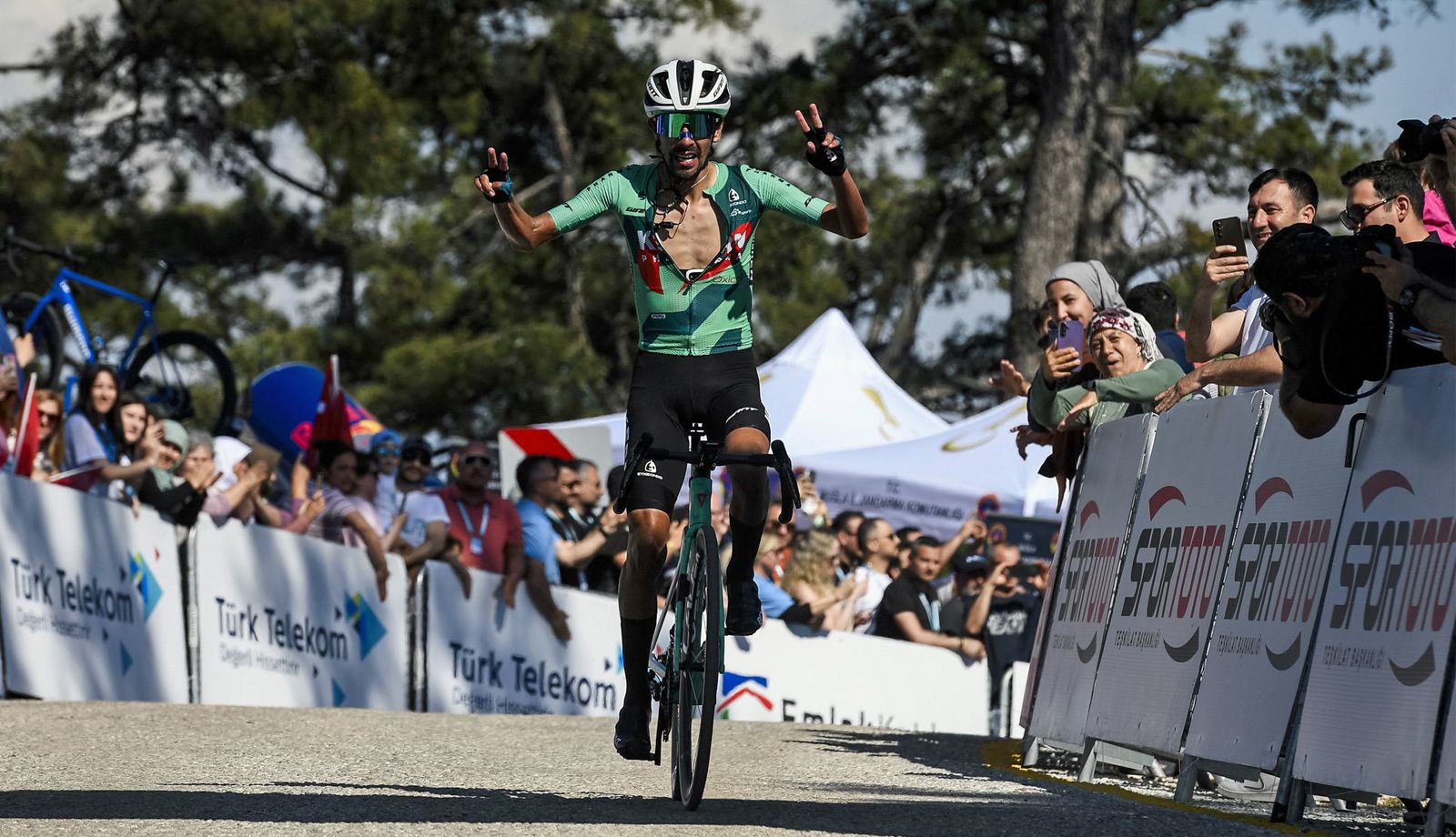 Iván Sosa domina la subida a Kiran y es el nuevo líder de la Vuelta a Turquía