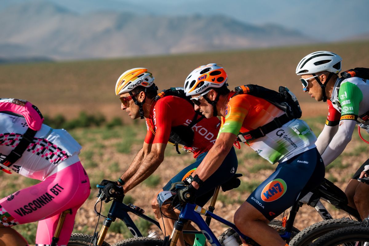 Luis Angel Maté sigue de líder en la Titan Desert