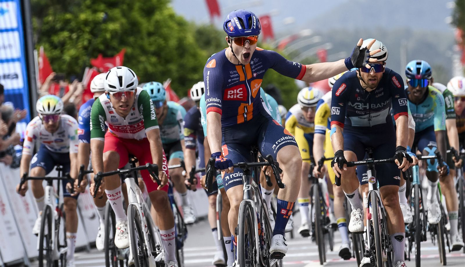 Casper van Uden da al Picnic PostNL su primera victoria de la temporada