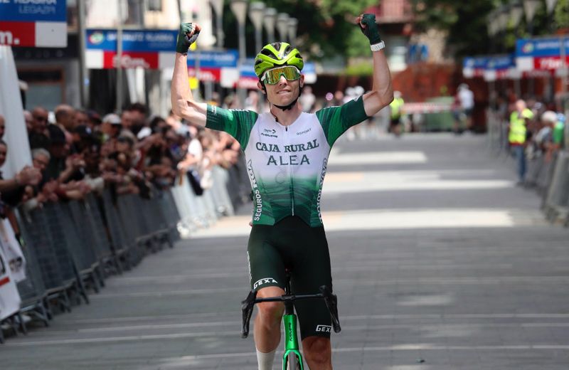 Iker Pérez conquista en Legazpi la Santikutz Klasika