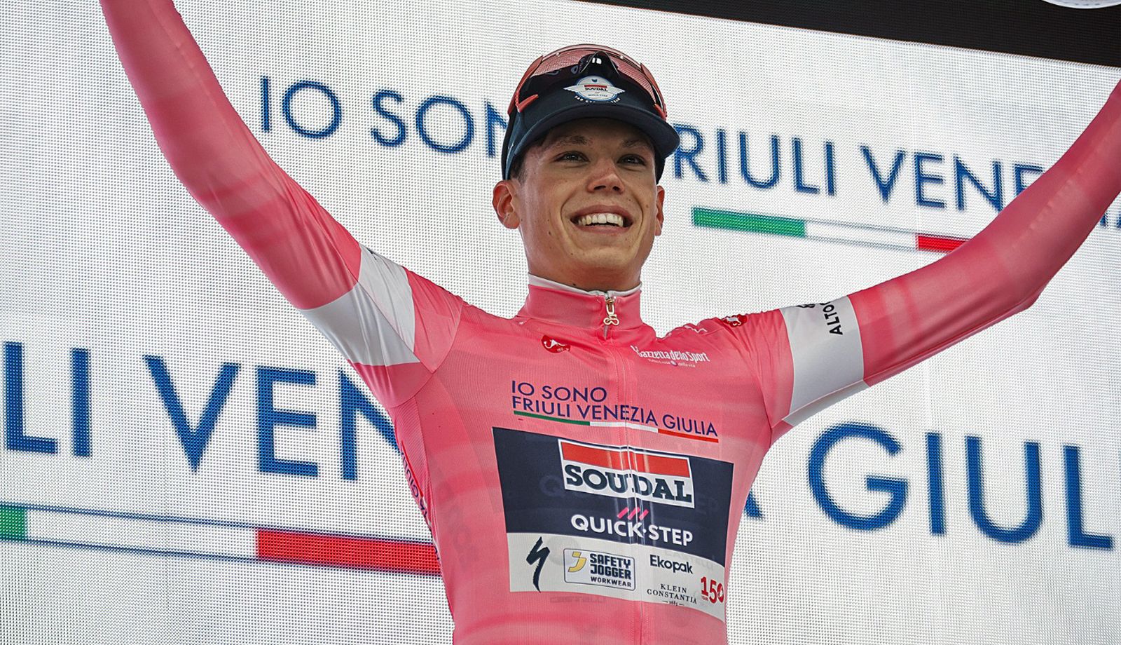 Paul Magnier, primera 'maglia rosa' del Giro tras un accidentado final en Burgas