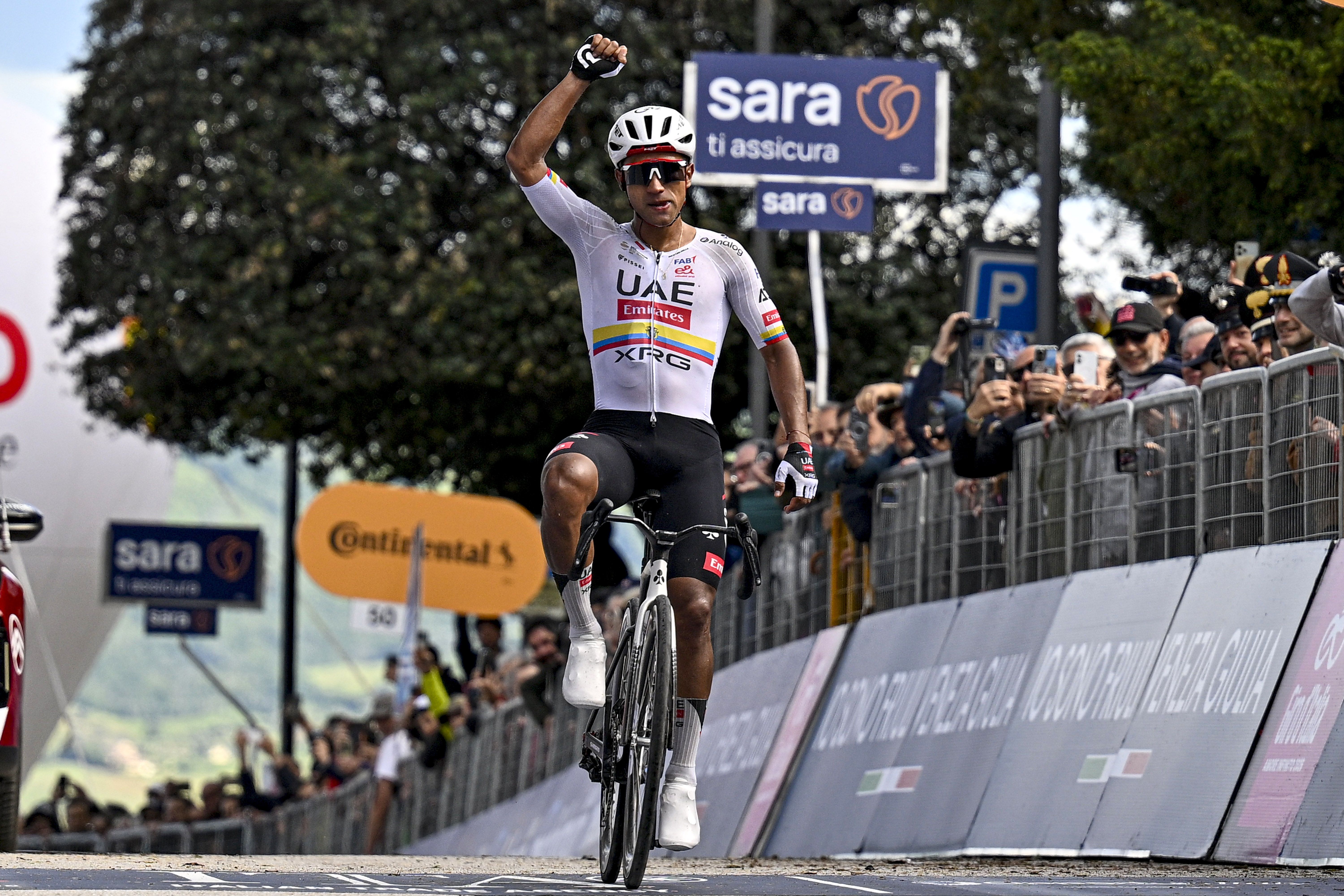 Jhonatan Narváez levanta los brazos por segunda vez en el Giro de Italia