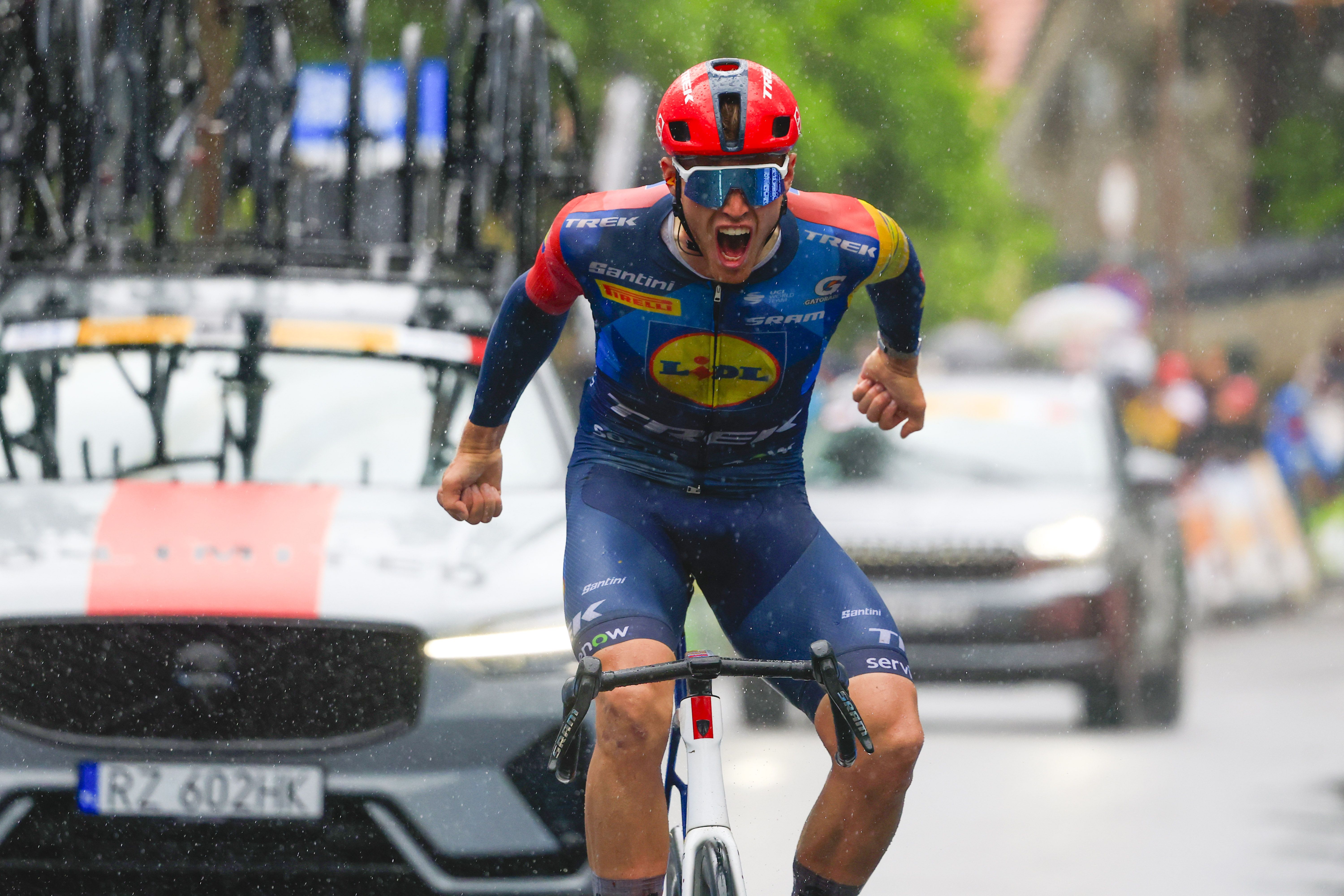Jakob Söderqvist da un golpe encima de la mesa y se viste líder del Tour de Hungría