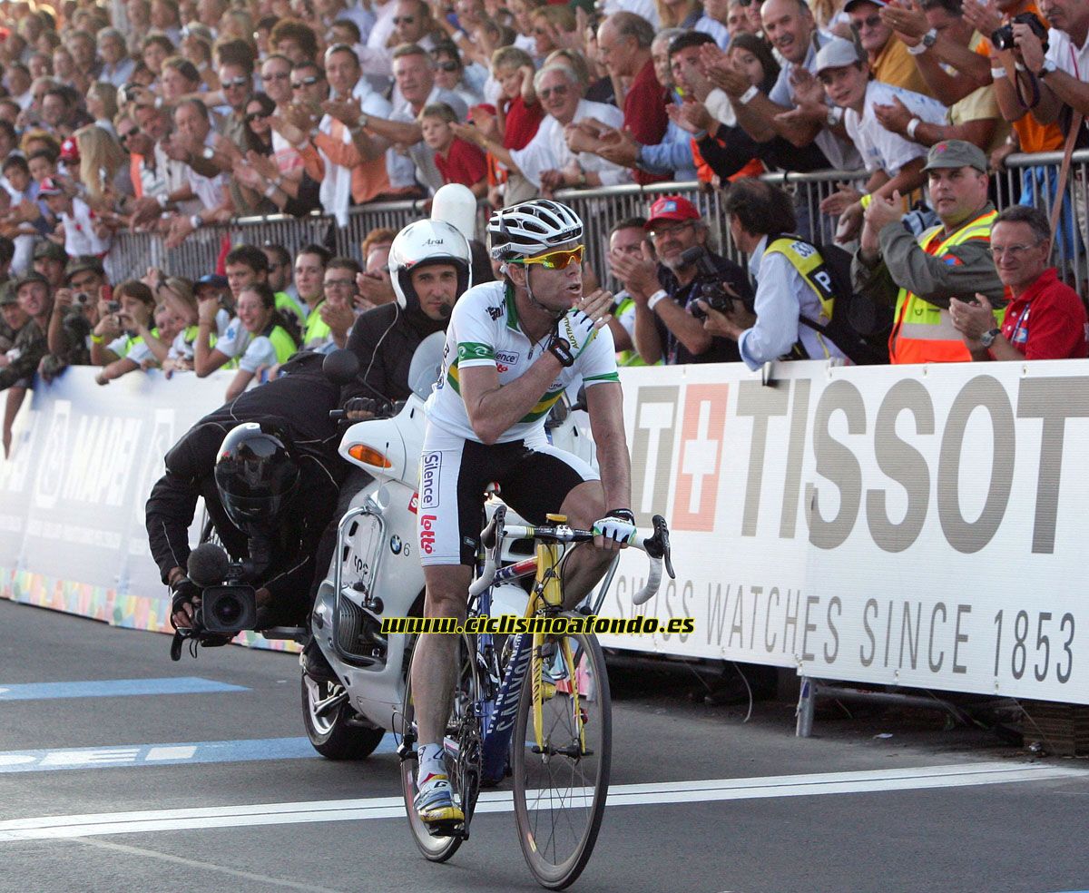 Homenaje a Cadel Evans