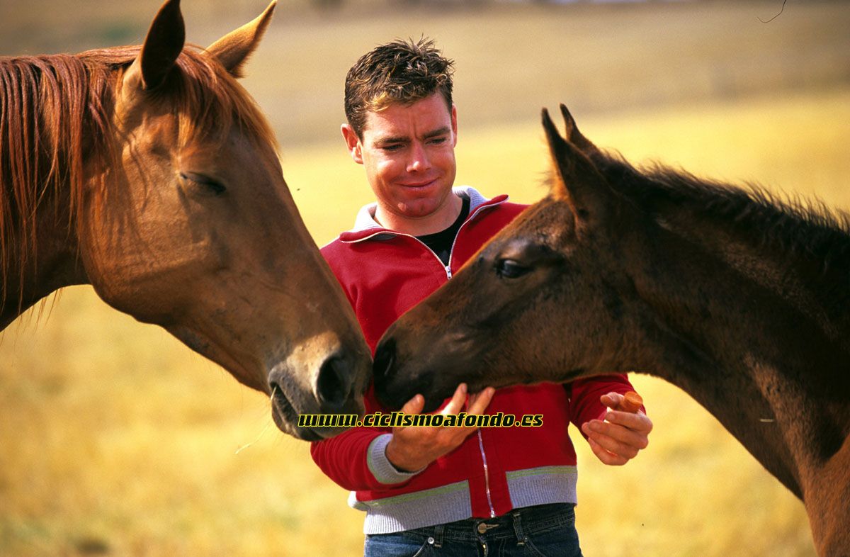 Homenaje a Cadel Evans