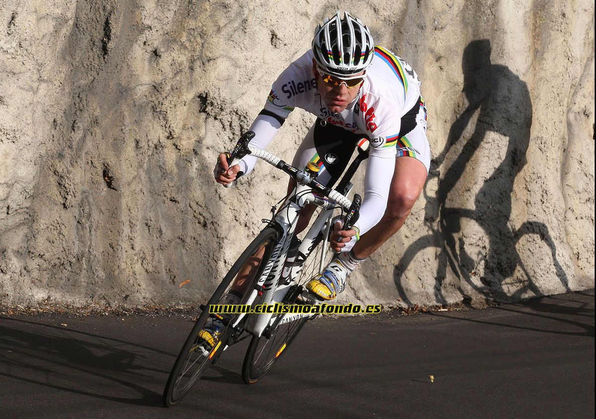 Homenaje a Cadel Evans