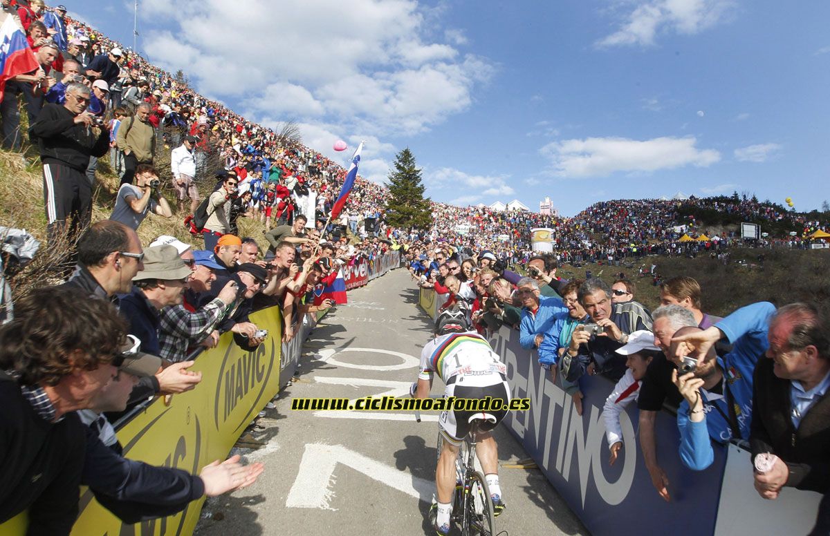 Homenaje a Cadel Evans