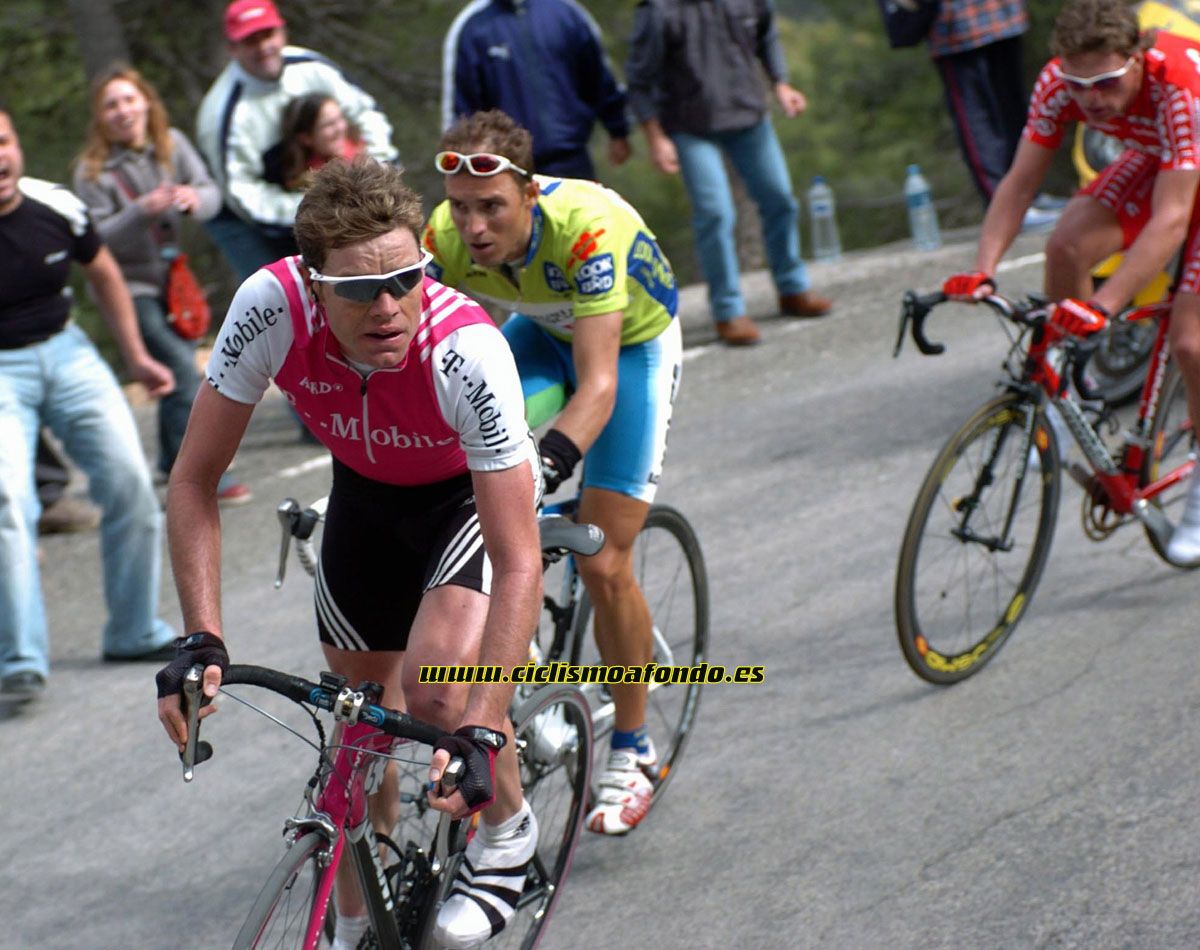 Homenaje a Cadel Evans