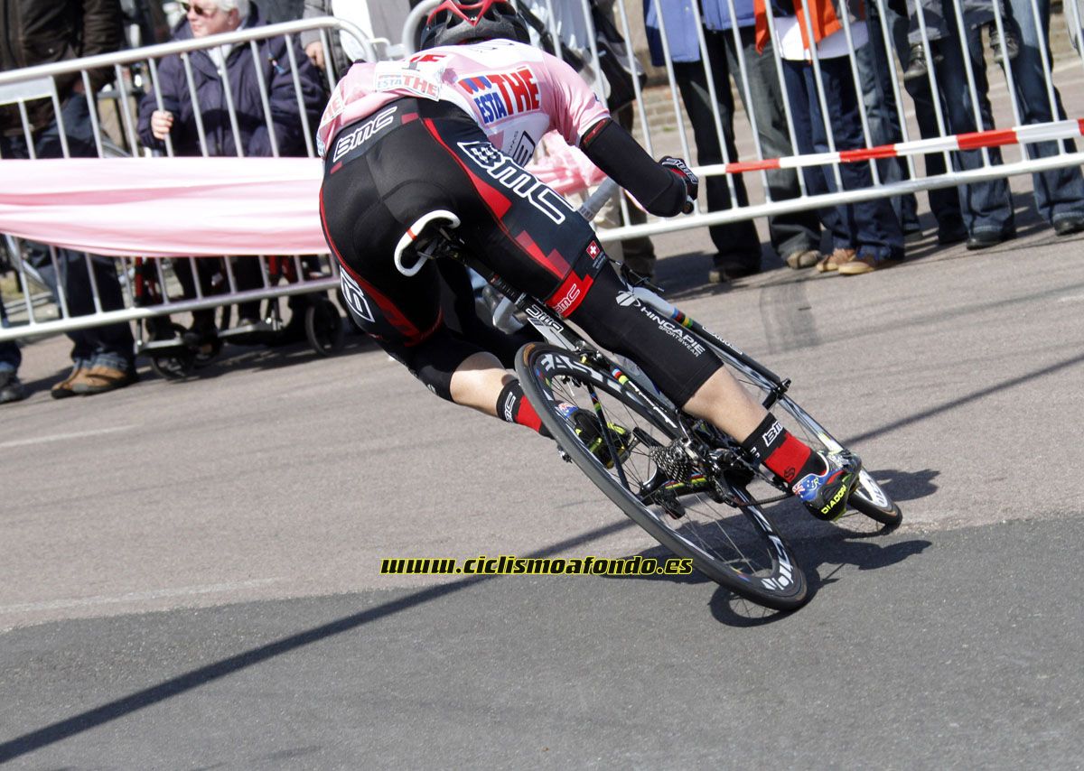 Homenaje a Cadel Evans