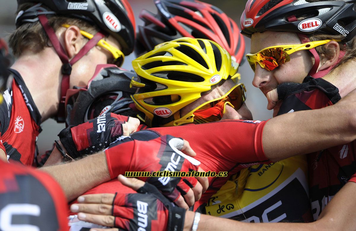 Homenaje a Cadel Evans