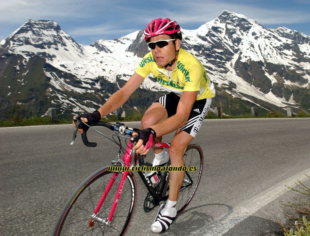 Homenaje a Cadel Evans