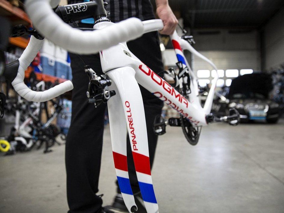 La nueva Pinarello Dogma F8 del Team Sky