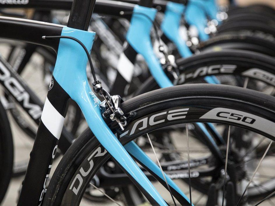 La nueva Pinarello Dogma F8 del Team Sky