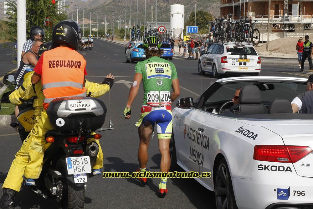 Imágenes del atropello a Peter Sagan en la Vuelta a España 2015