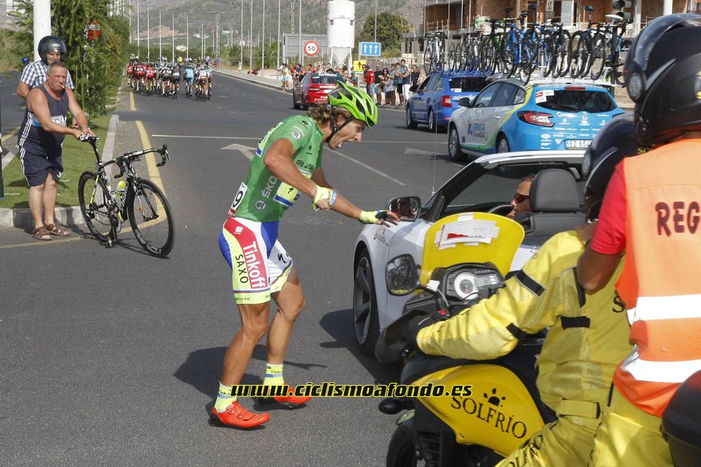 Imágenes del atropello a Peter Sagan en la Vuelta a España 2015