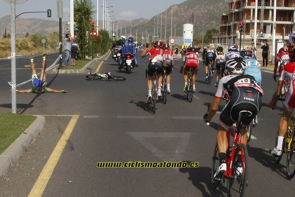 Imágenes del atropello a Peter Sagan en la Vuelta a España 2015