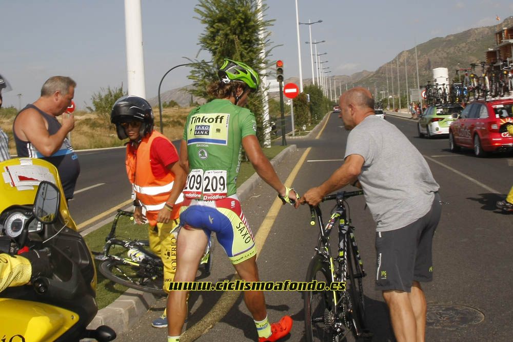 Imágenes del atropello a Peter Sagan en la Vuelta a España 2015