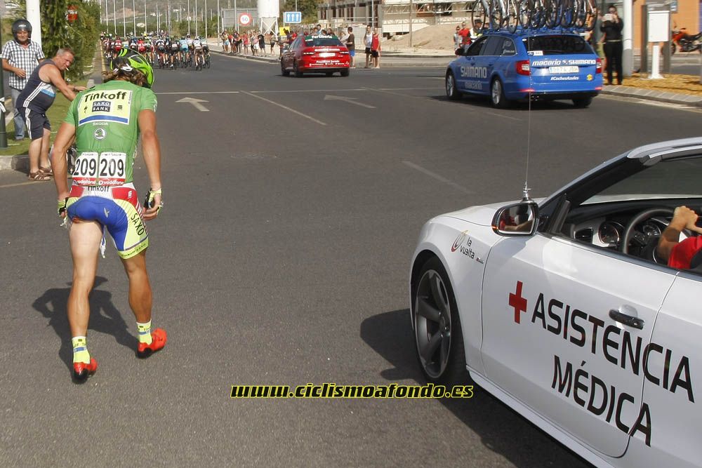 Imágenes del atropello a Peter Sagan en la Vuelta a España 2015