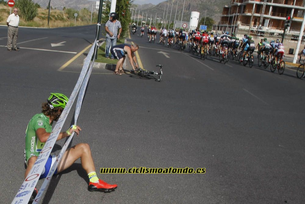 Imágenes del atropello a Peter Sagan en la Vuelta a España 2015