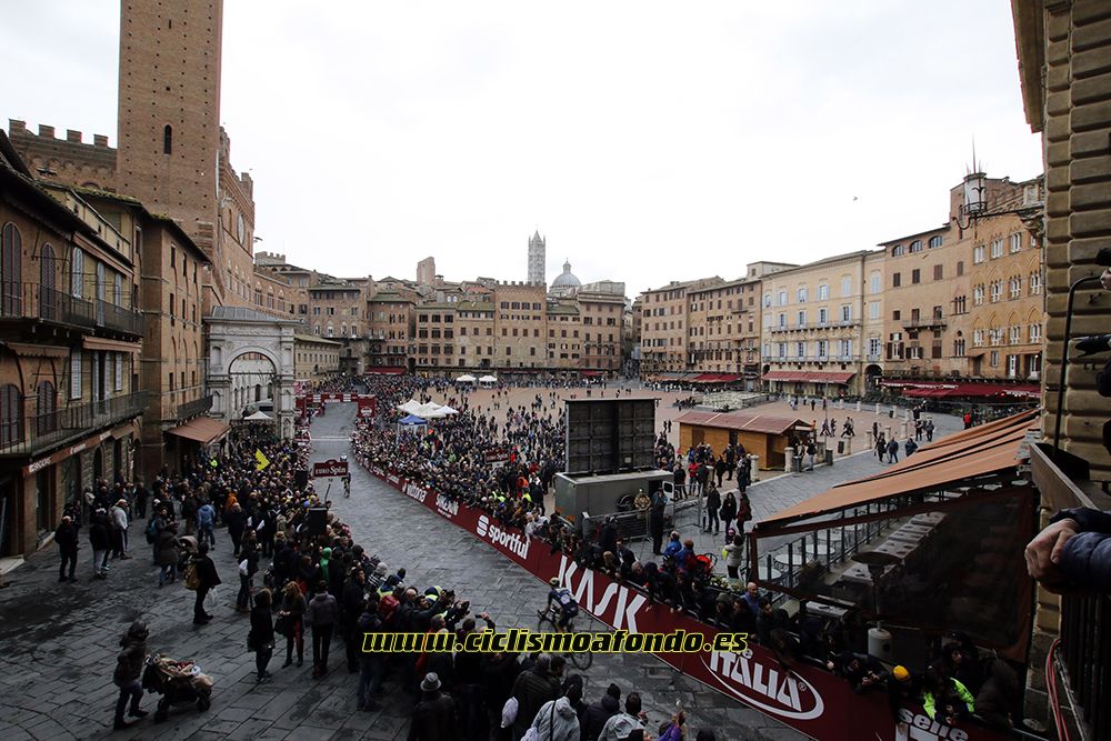 Las mejores fotografías de la Strade Bianche 2017