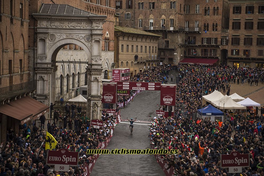 Las mejores fotografías de la Strade Bianche 2017