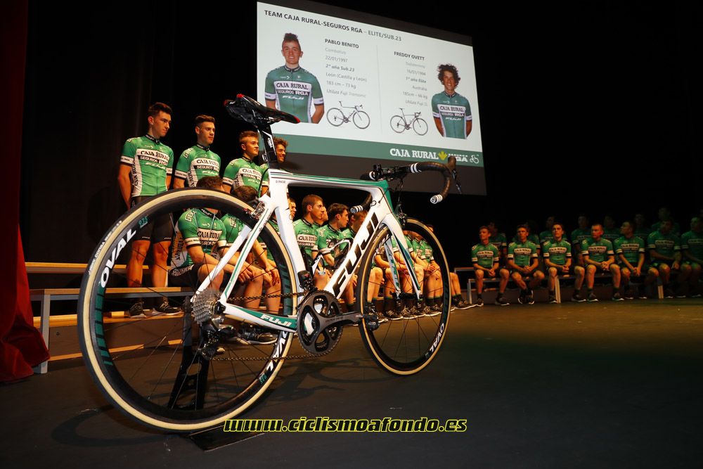Presentación del proyecto ciclista 2017 del Caja Rural-Seguros RGA