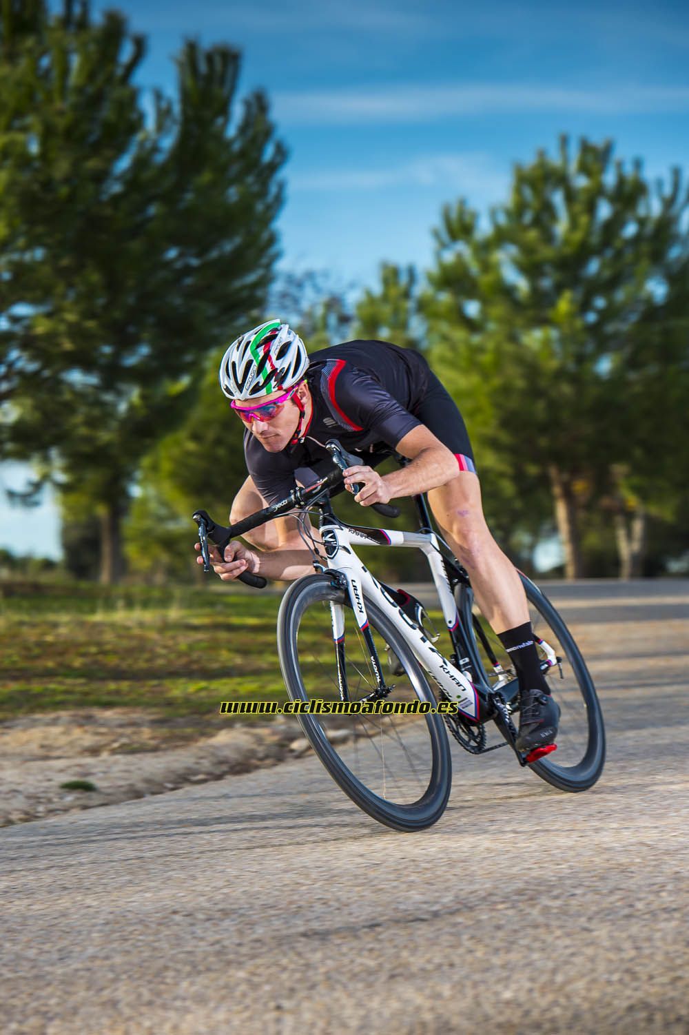 Prueba: Kuota Khan Androni