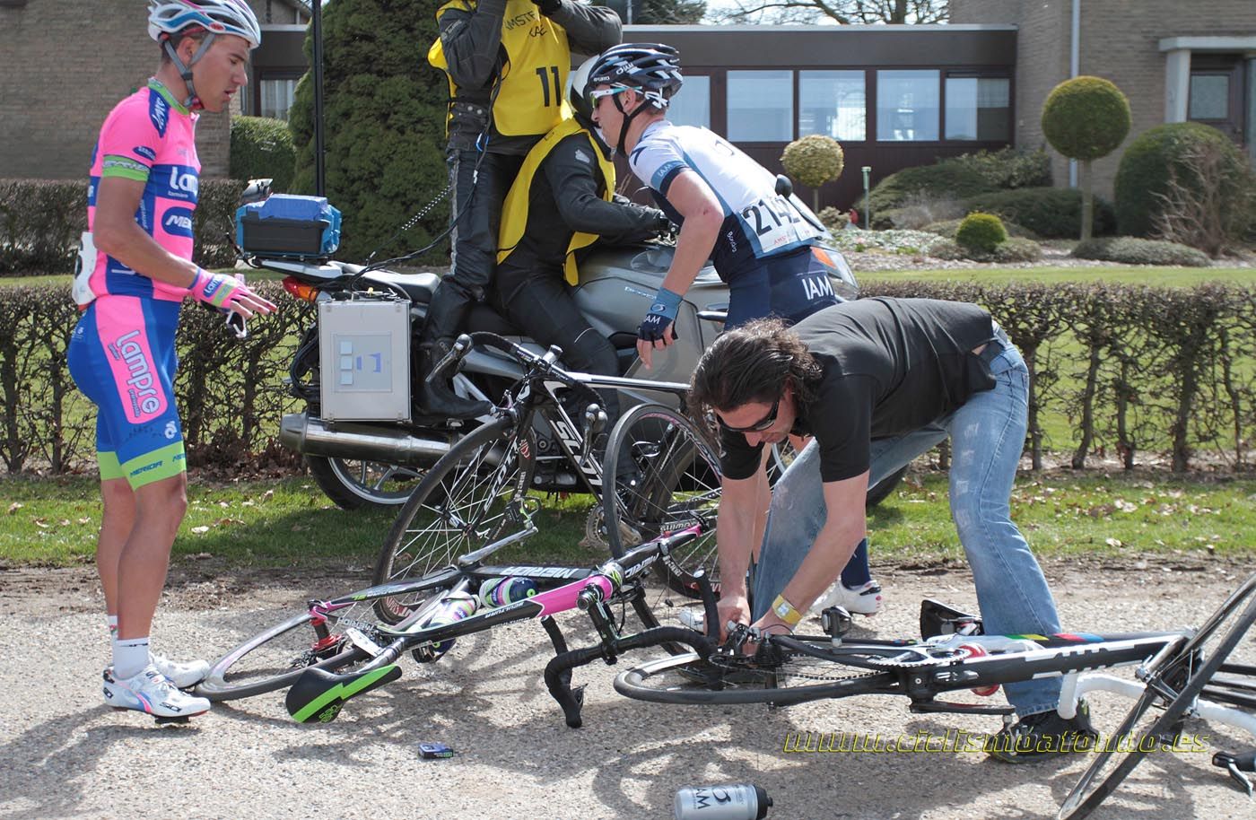 Los mecánicos profesionales del ciclismo