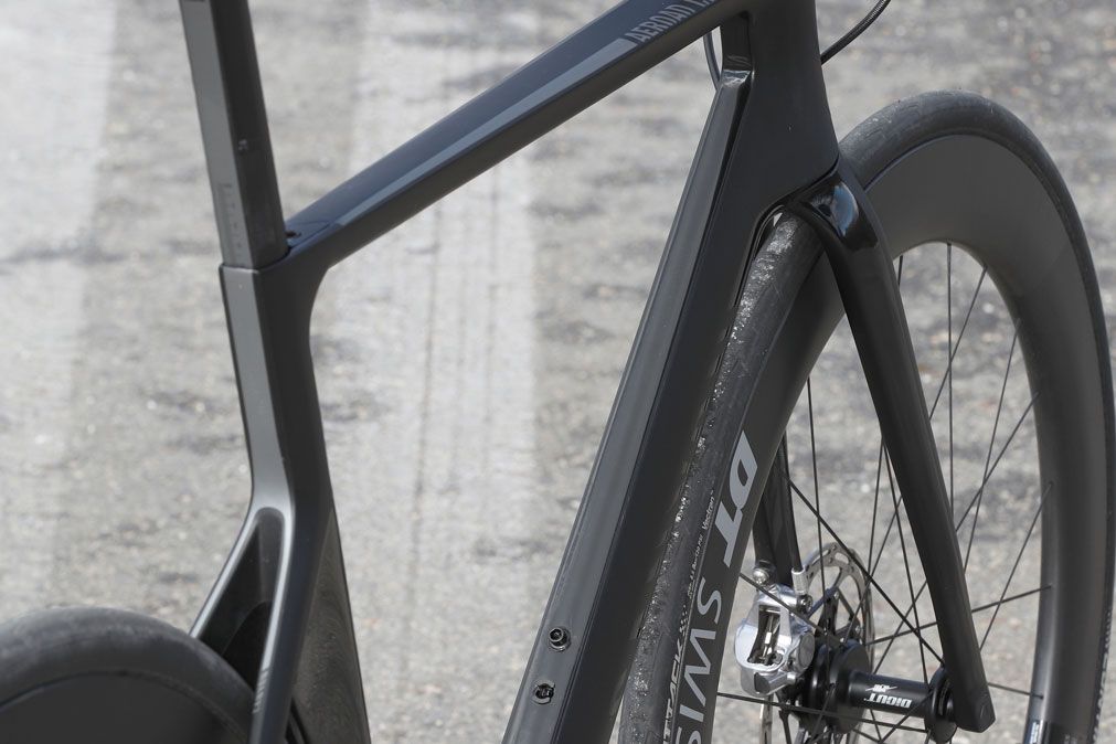 Canyon Aeroad CF SLX Disc 9.0 SL: velocidad en estado puro