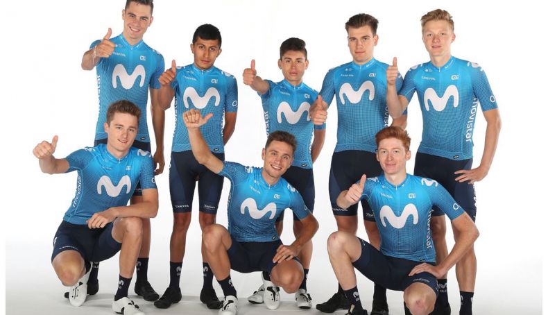 Elosegui, abajo en el centro, junto al resto de debutantes en el Movistar Team 2020 Elosegui, abajo en el centro, junto al resto de debutantes en el Movistar Team 2020
