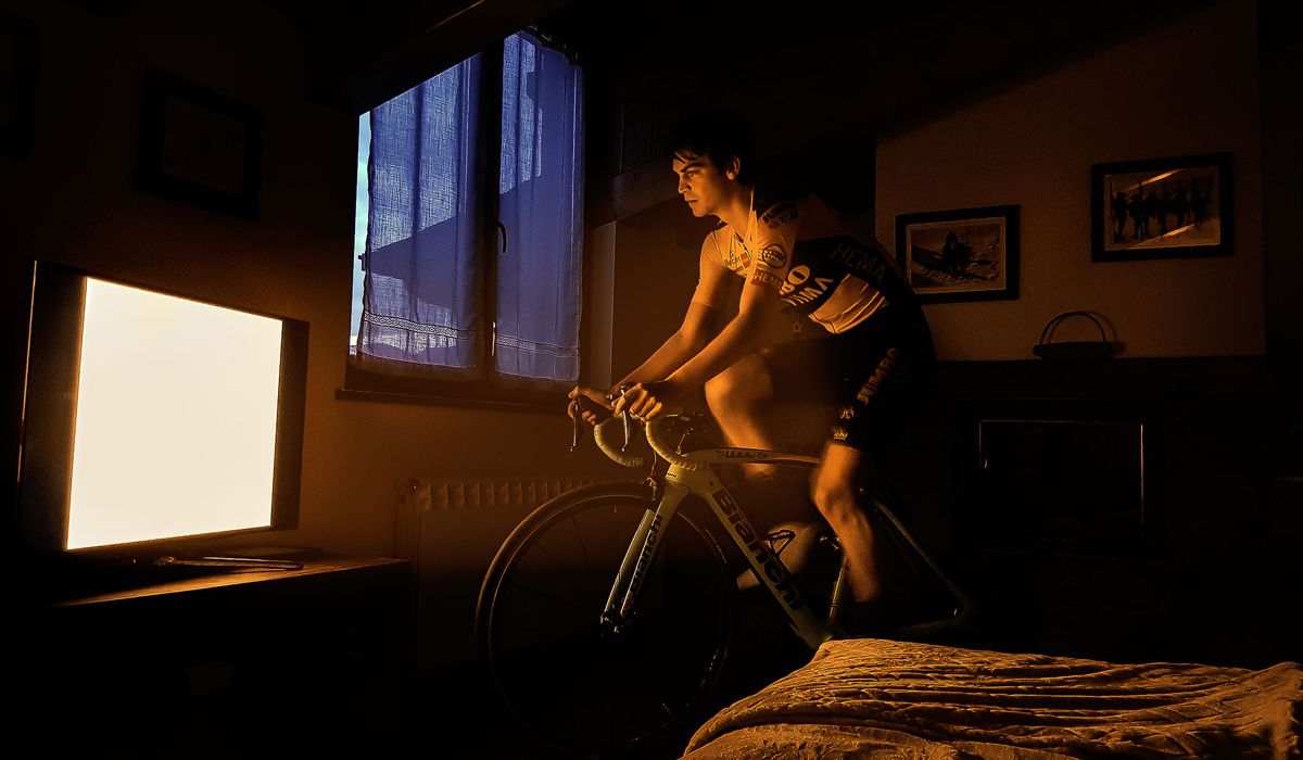Sepp Kuus (Jumbo-Visma), uno de los ciclistas participantes en el proyecto "Luz en el confinamiento"