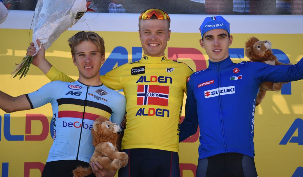 Podio del Tour del Porvenir 2019, con el ganador Tobias Foss flanqueado por el italiano Giovanni Aleotti y el belga Ilan Van Wilder. Foto: @tourdelavenir 