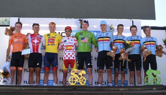 Podio con algunos de los ciclistas más destacados del Tour del Porvenir 2019 Podio con algunos de los ciclistas más destacados del Tour del Porvenir 2019
