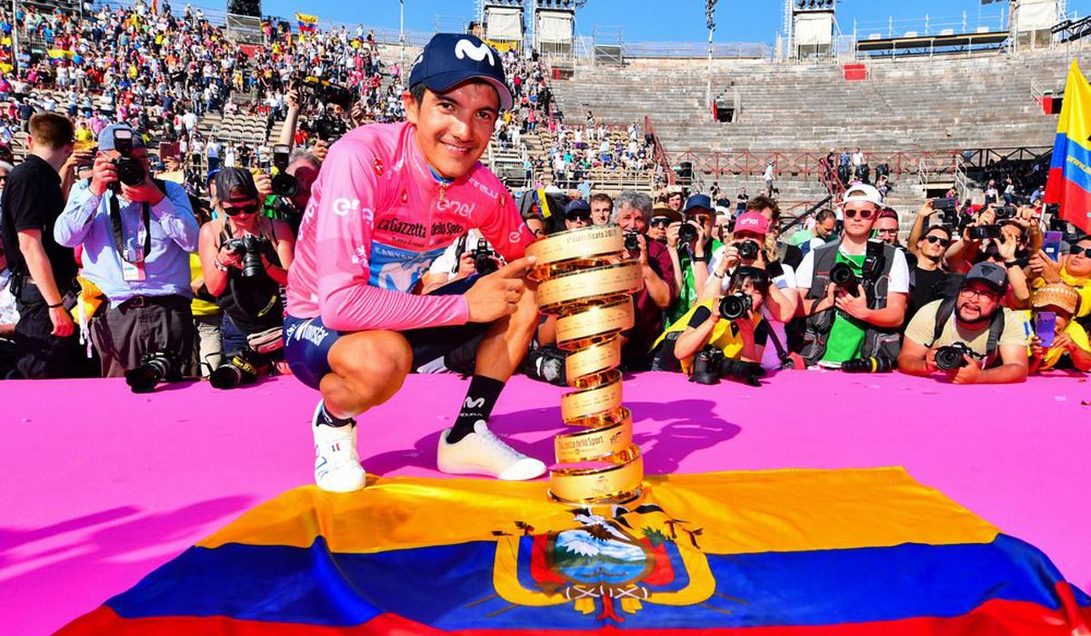 Carapaz celebra a 4.700 metros de altitud el primer año de su conquista del Giro
