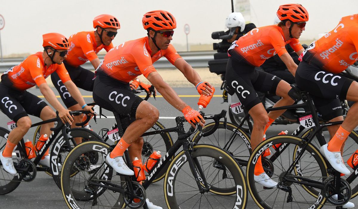 Una imagen de los ciclistas del CCC Team en el pasado UAE Tour. Foto: Bettini Photo