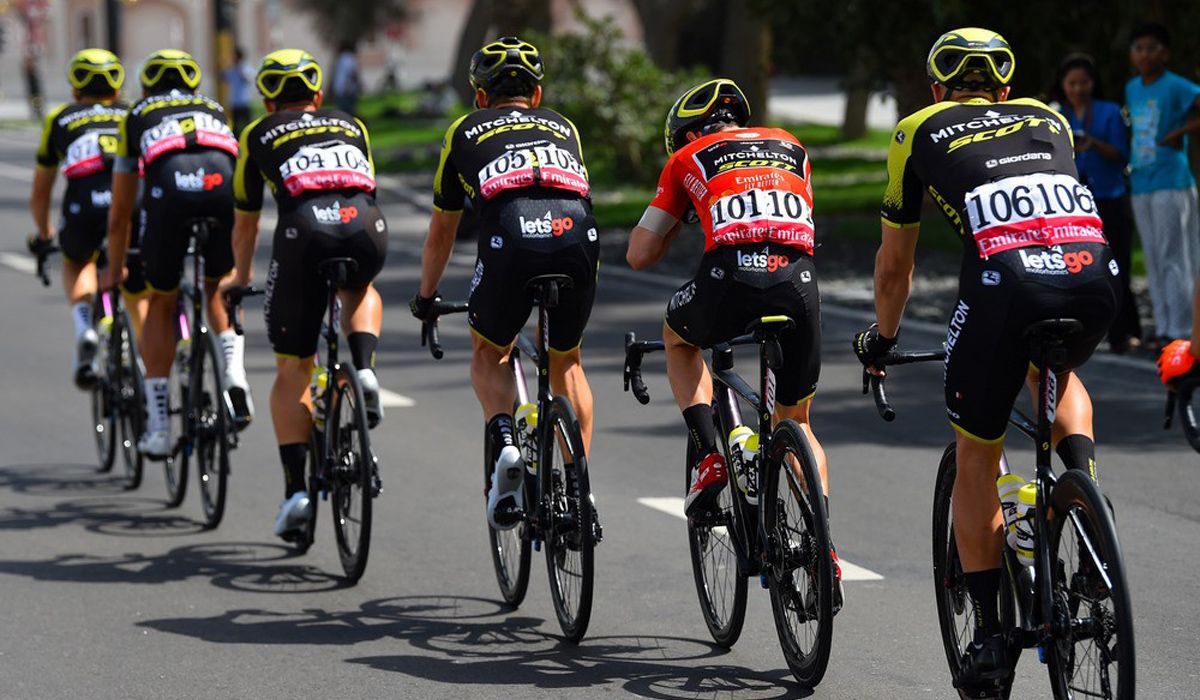 El dueño del Mitchelton-Scott desmiente la venta a Manuela Fundación y negocia con otros compradores