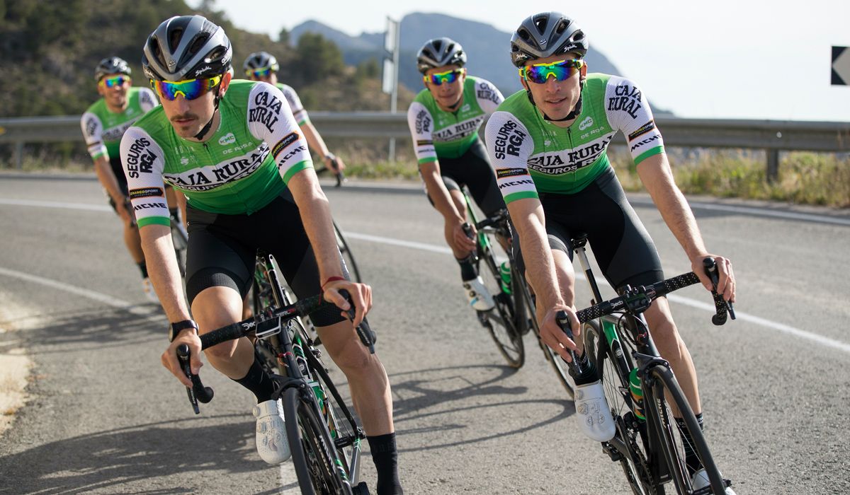 Caja Rural-Seguros RGA se concentra en Pamplona y reconocerán siete etapas de La Vuelta. Foto: Caja Rural-Seguros RGA