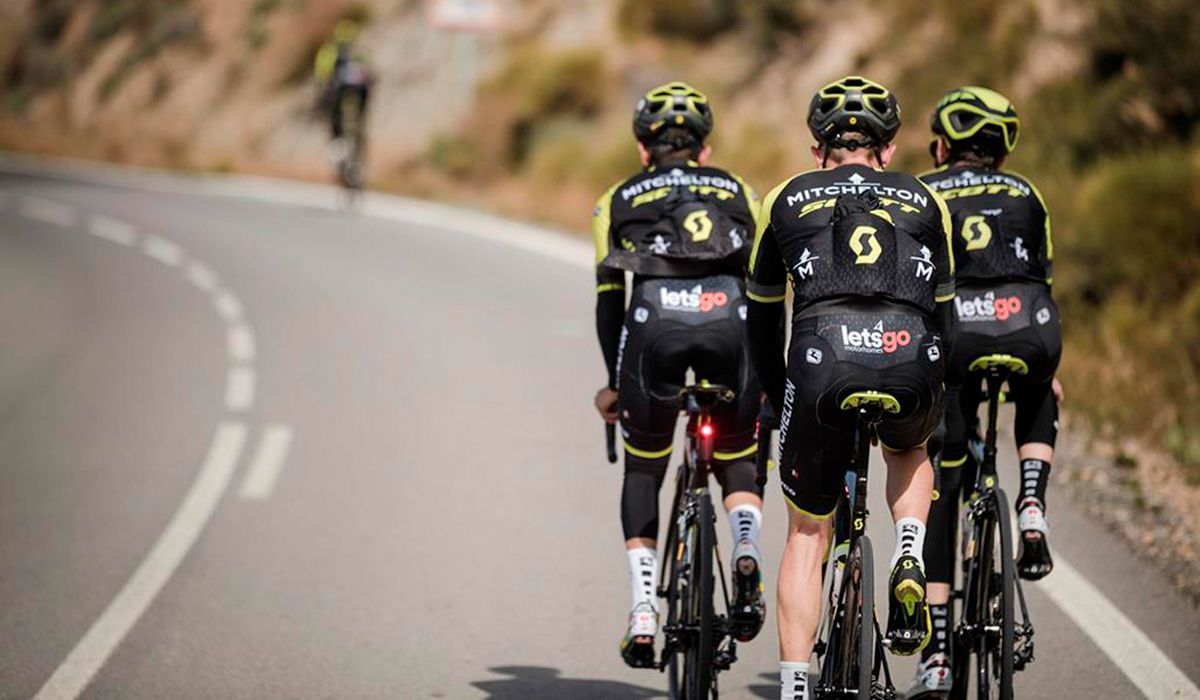 Mitchelton-Scott hace cambios en su equipo de dirección