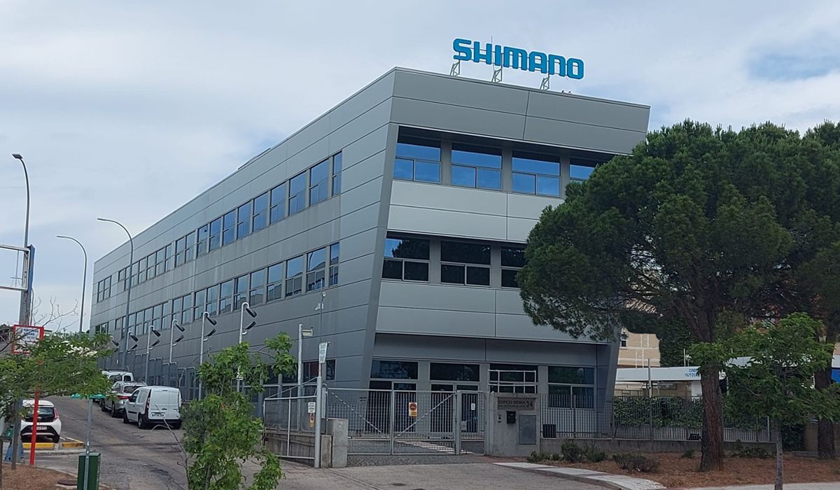 Shimano pone en marcha una filial española y dejará de trabajar con Macario Llorente